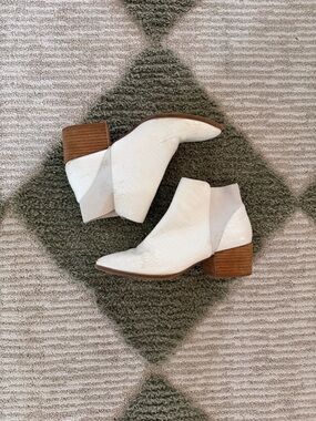 Chinese Laundry White Croc-Embossed Chelsea Ankle Boots
